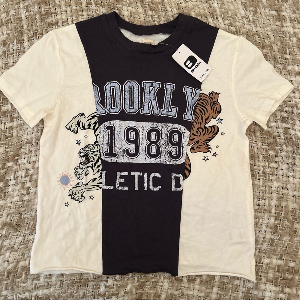 Women’s Buckle Tshirt